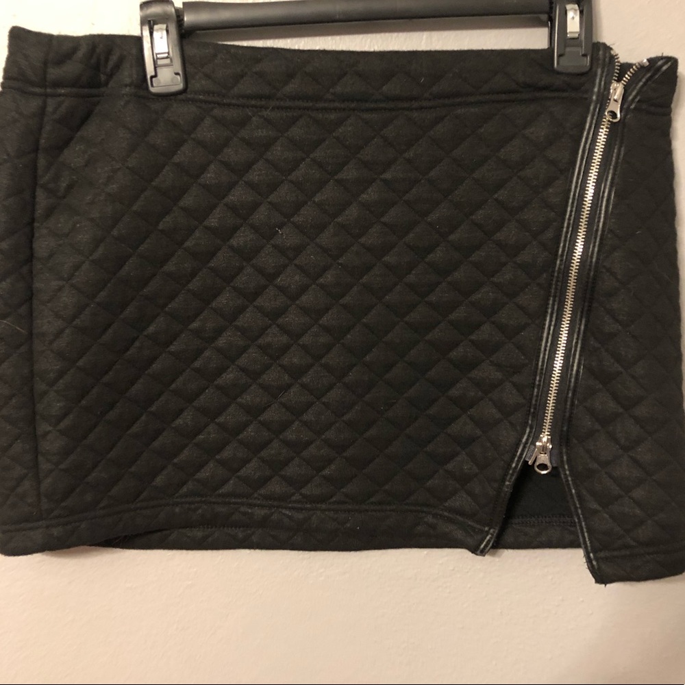 Tufted Skirt with Zipper